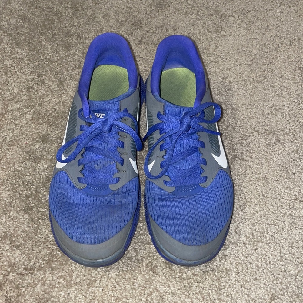 Nike size 6.5 purple sneakers